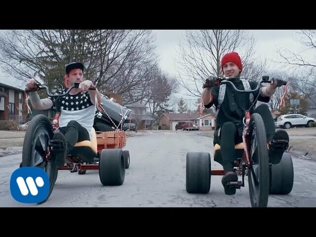 「twenty one pilots（トゥエンティ・ワン・パイロッツ） おすすめ曲・アルバム」のアイキャッチ画像